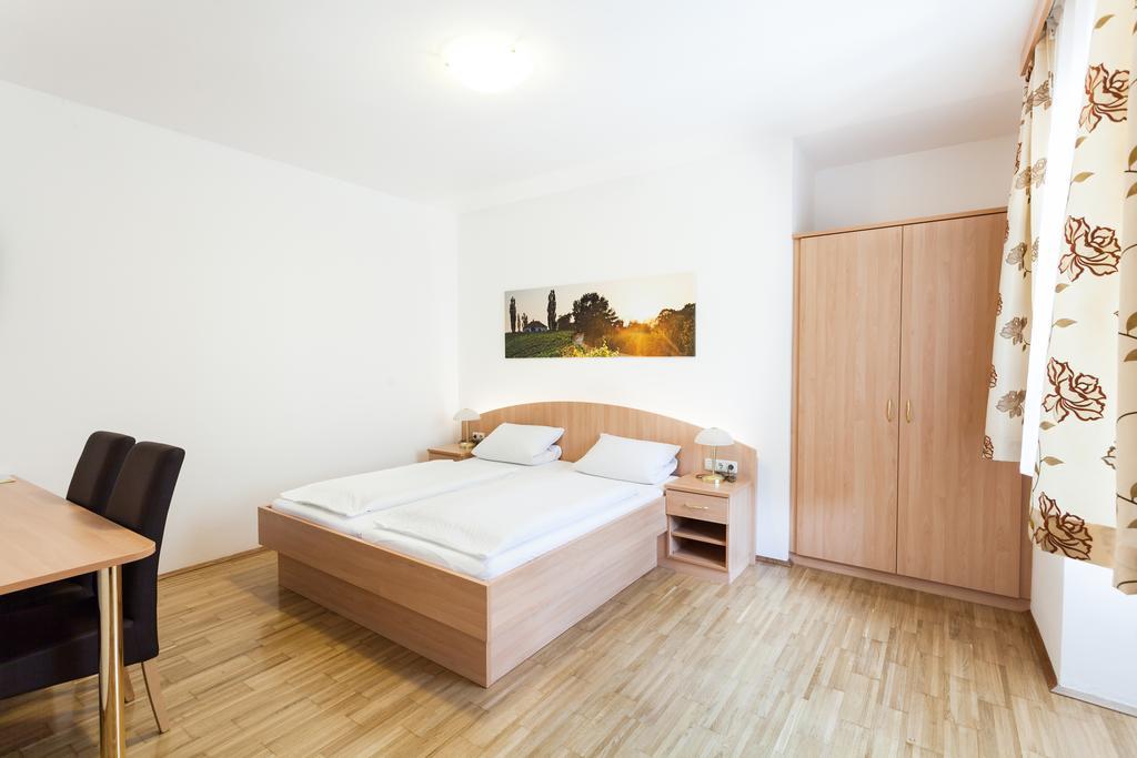 Gaestehaus Ferk - Fruehstueckspension, Bed & Breakfast Bad Radkersburg Kamer foto