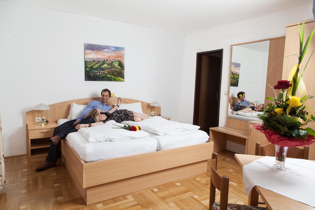 Gaestehaus Ferk - Fruehstueckspension, Bed & Breakfast Bad Radkersburg Kamer foto